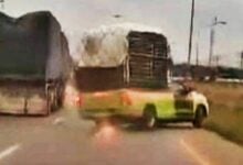 That’s bananas! Pickup splits in two after 4-tonne durian blowout | Thaiger
