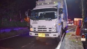 Motorcyclist tragically dies in Chanthaburi truck collision