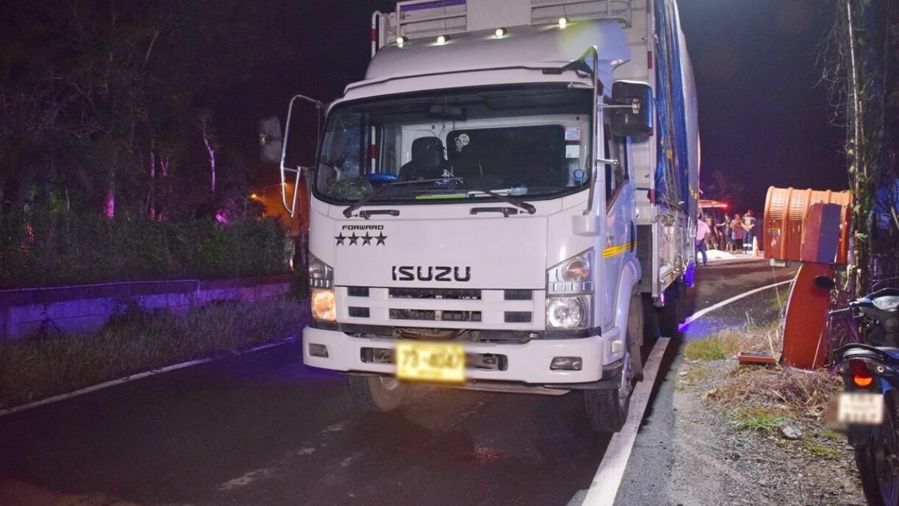 Motorcyclist tragically dies in Chanthaburi truck collision