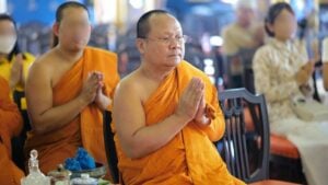Thai abbot leaves Thailand for Laos amid romantic scandal