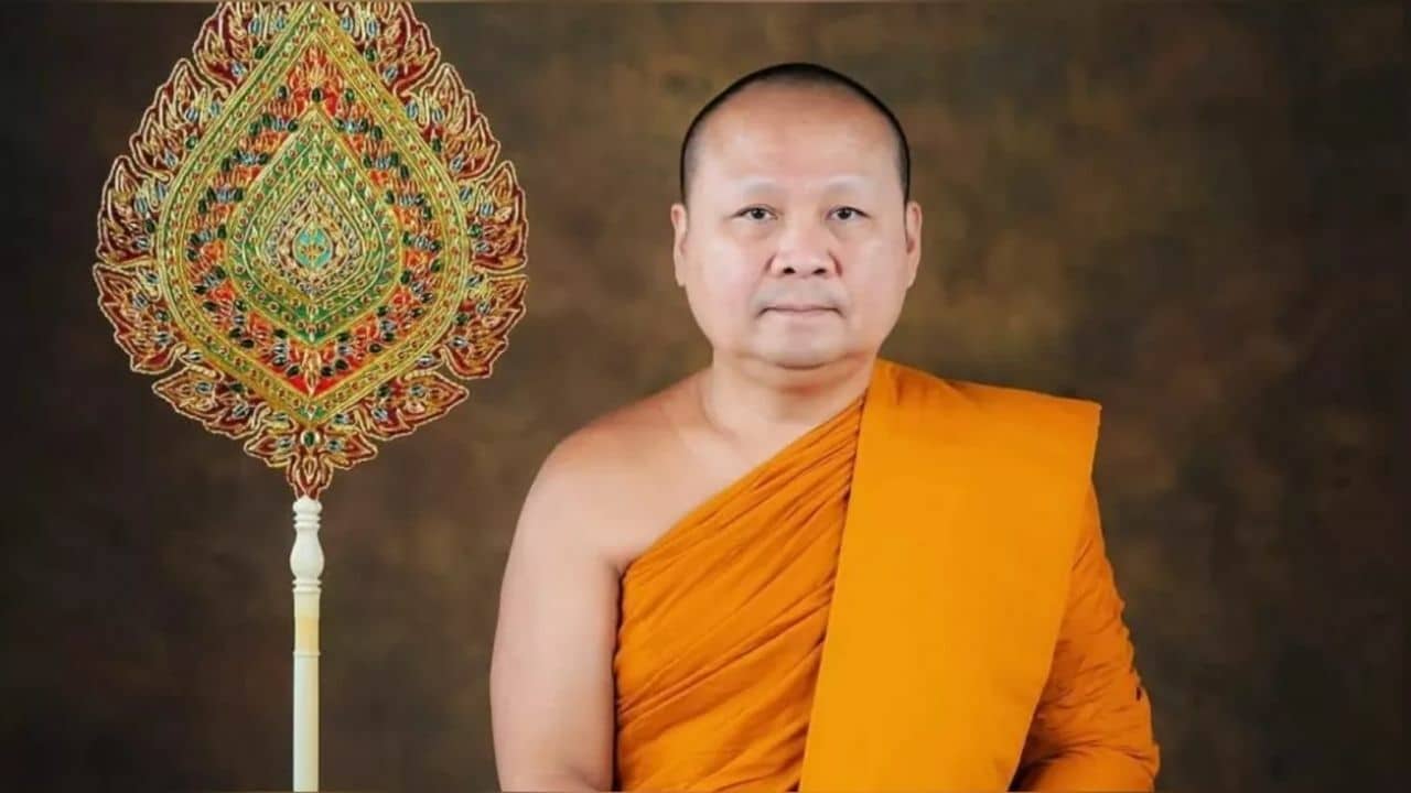 Thai abbot leaves Thailand for Laos amid romantic scandal | News by Thaiger