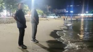 Foreign tourists slammed for urinating on Pattaya Beach