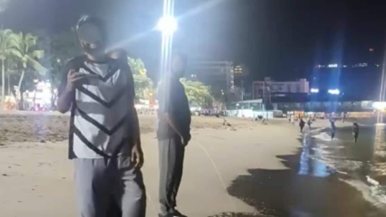 Foreigners urinate on Pattaya Beach