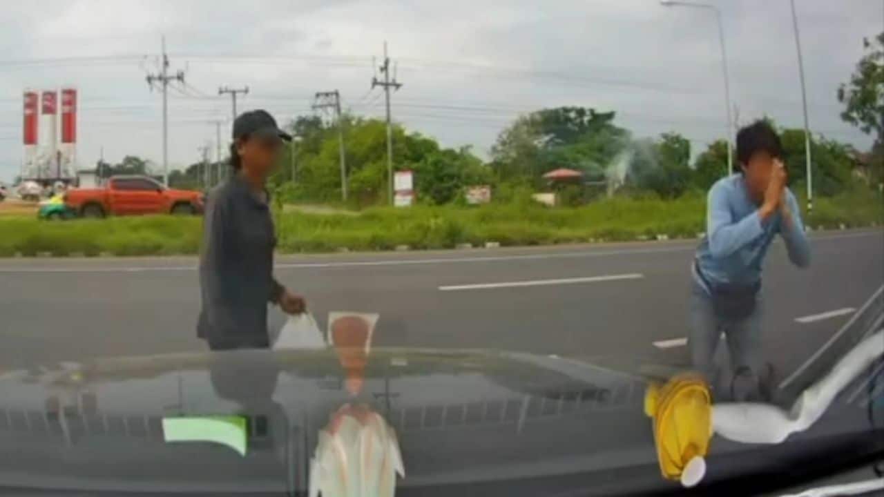 Thai woman injured as iron rods fly off pickup on Khon Kaen road | News by Thaiger
