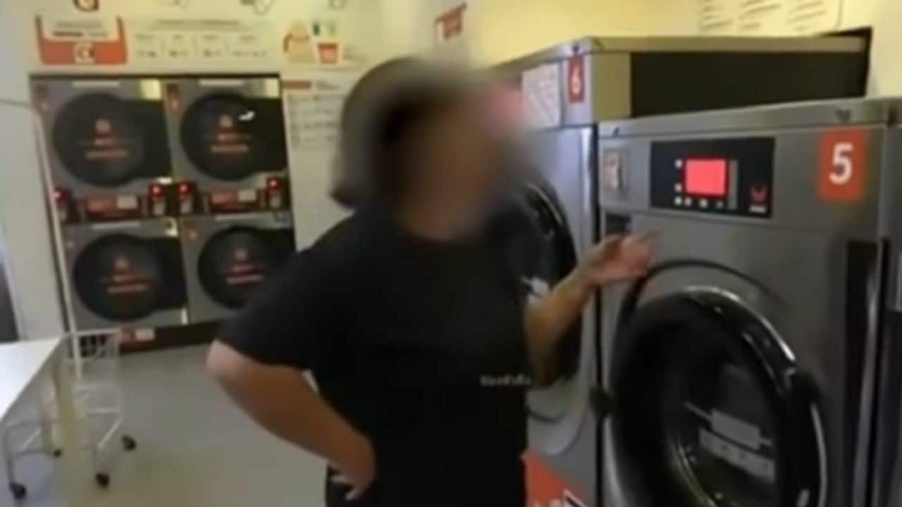 Thai woman clash with stranger for forcing clothes into her washing machine