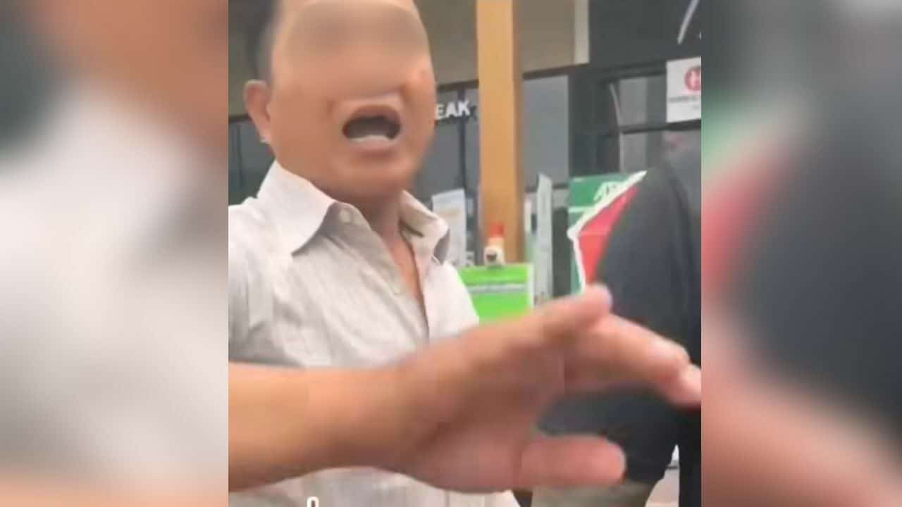 Parking dispute leads to slapping in Soi Sukhumvit