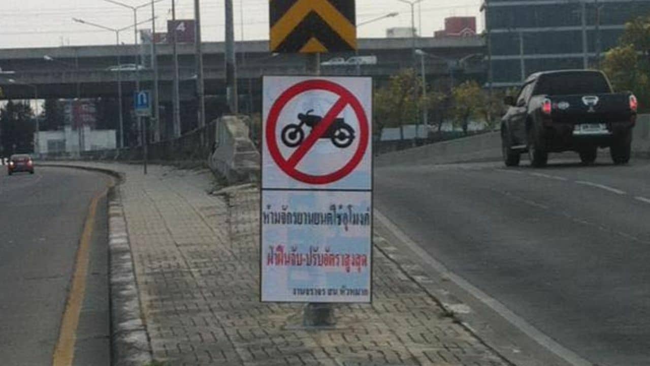 Family of 7 on motorcycle sparks safety outrage in Phuket | News by Thaiger
