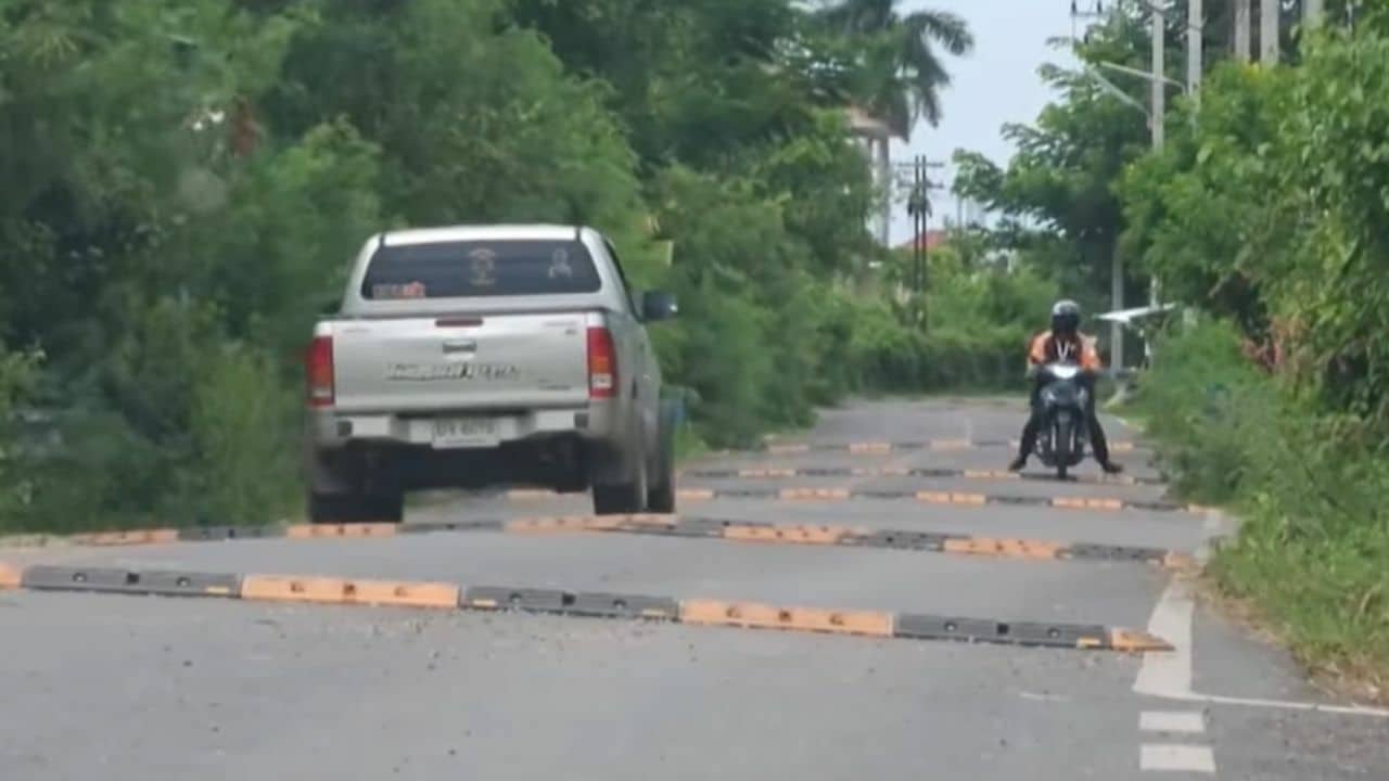 Ratchaburi residents slam officials over 32 inconvenient speed bumps