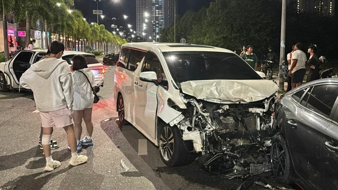 South Korean man causes pile-up on Pattaya road, 8 cars damaged