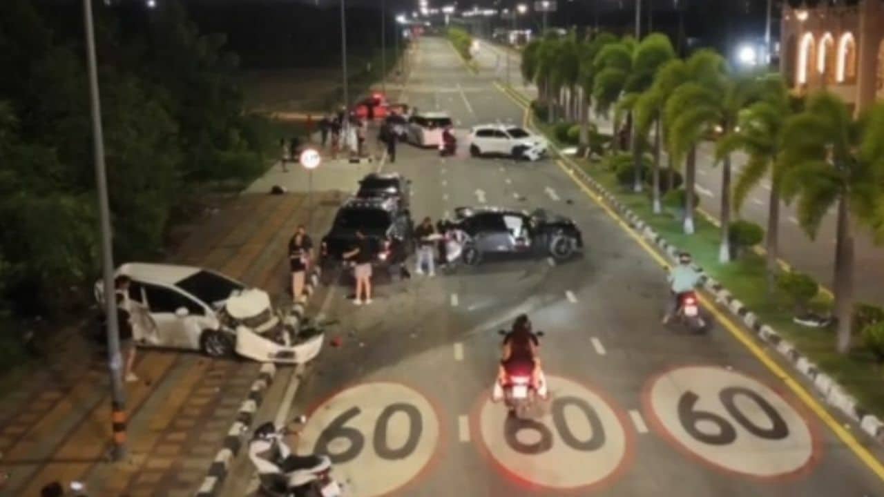 South Korean man crashes car in Pattaya