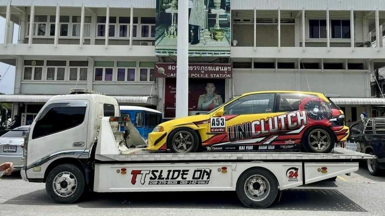 Fire-breathing car driver criticised for breaking laws in Chon Buri