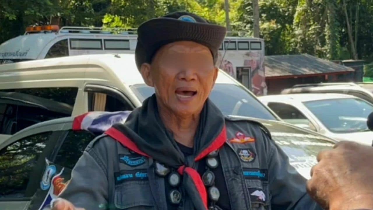 Ex-thai soldier punchses cambodian soldier