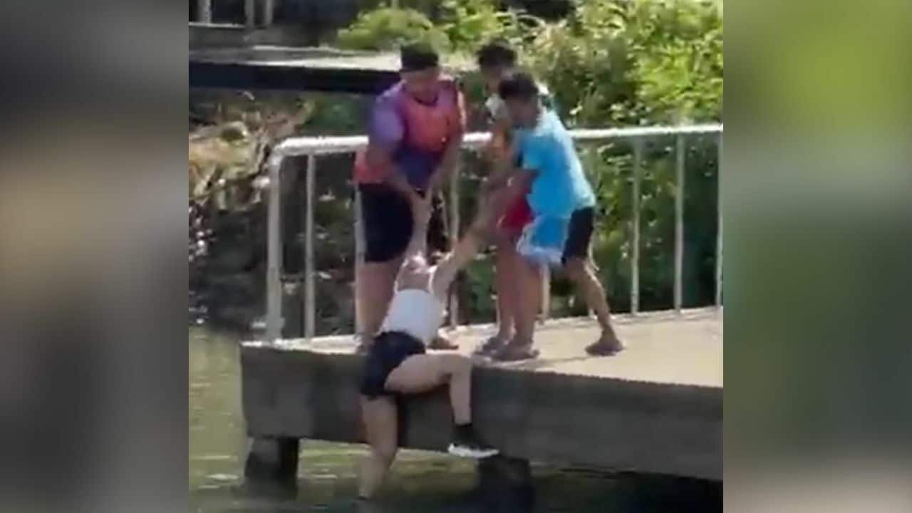 Thai boys saves woman from drowning