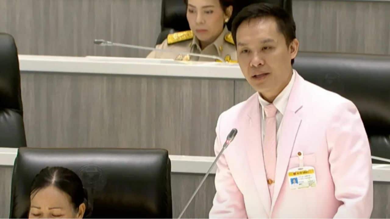 New laws to punish monks involving in sexual or romantic relationships