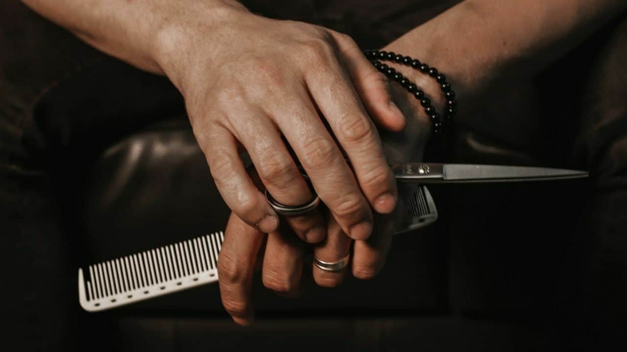 Thai client fear of HIV after services from transgender hairdresser