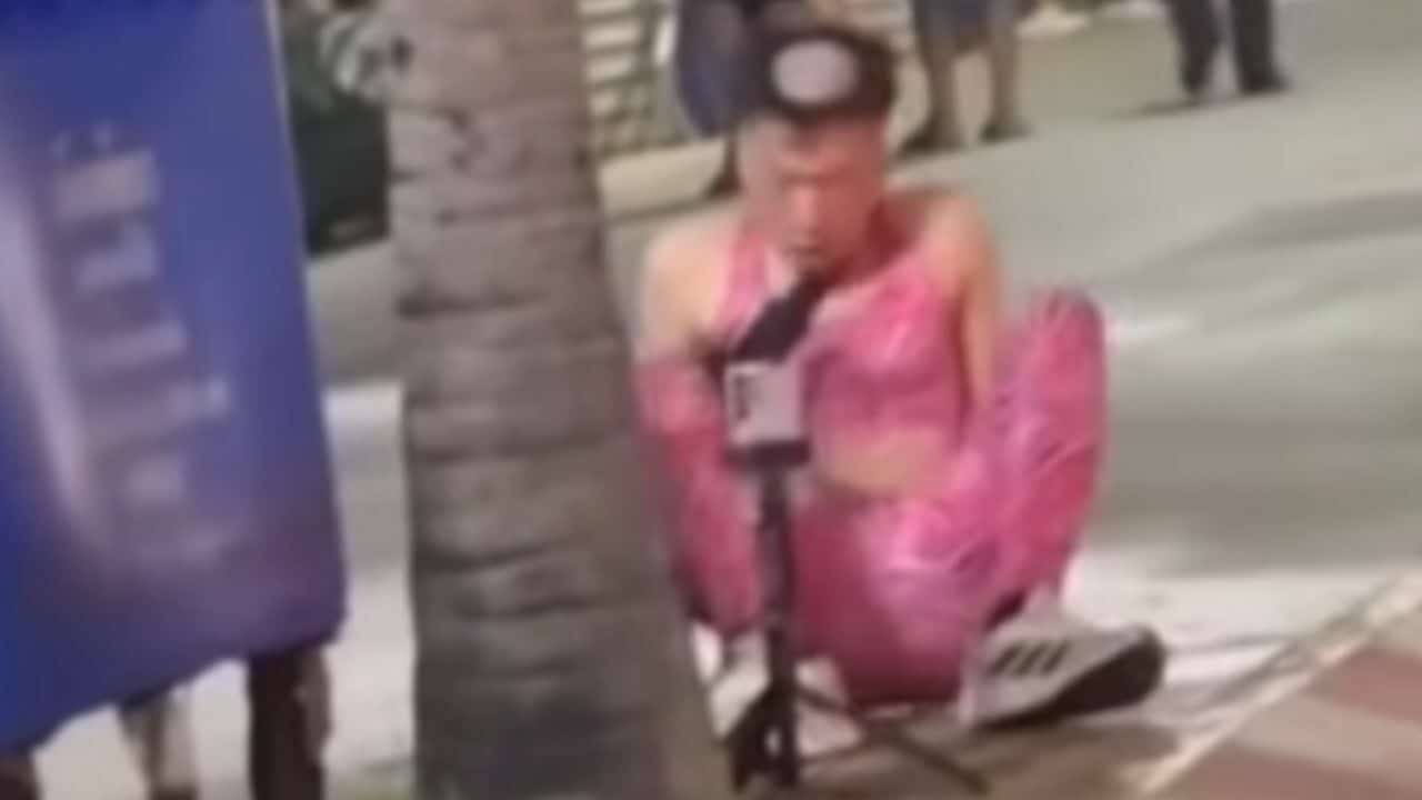 South Korean man dances with strange haircut