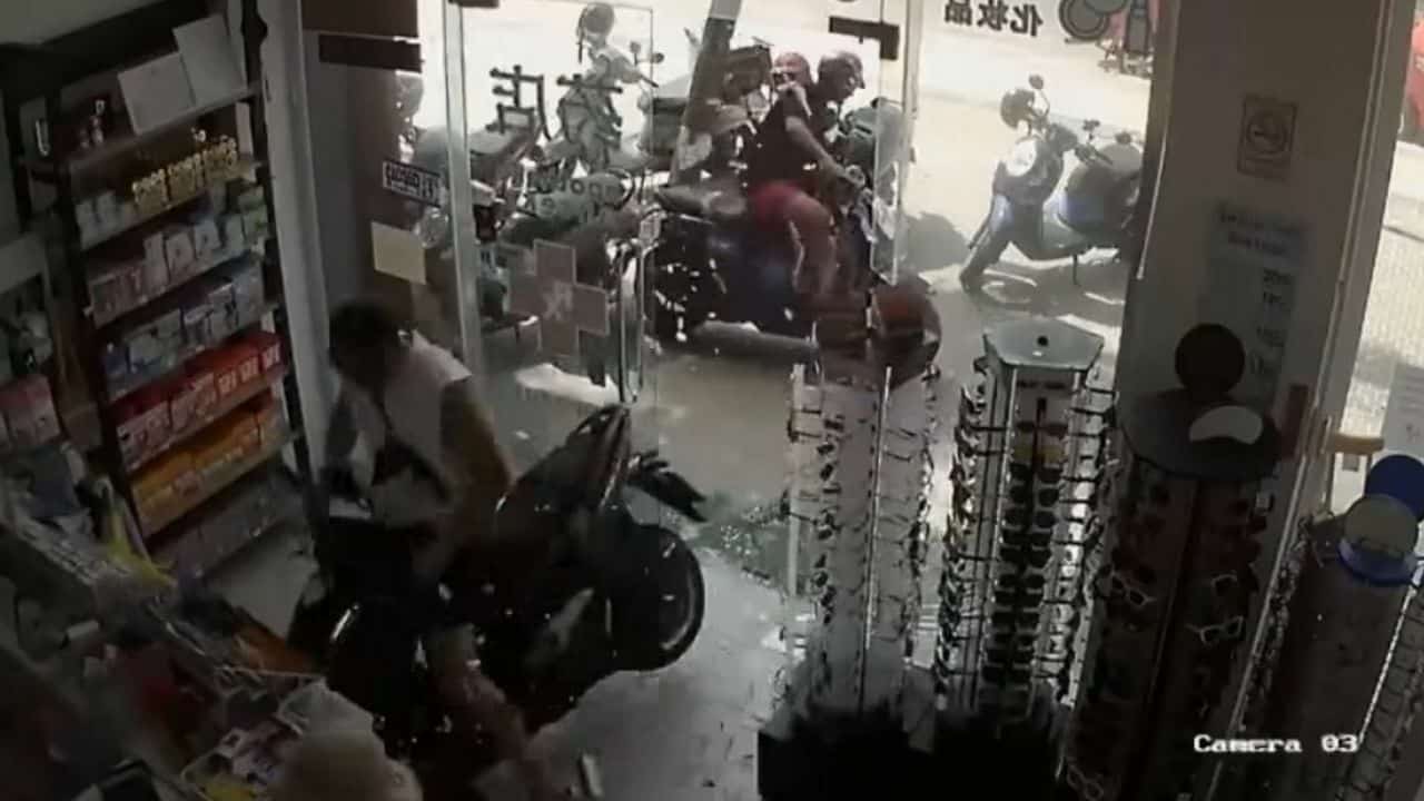 Arab tourist crashes motorcycle into Phuket shop