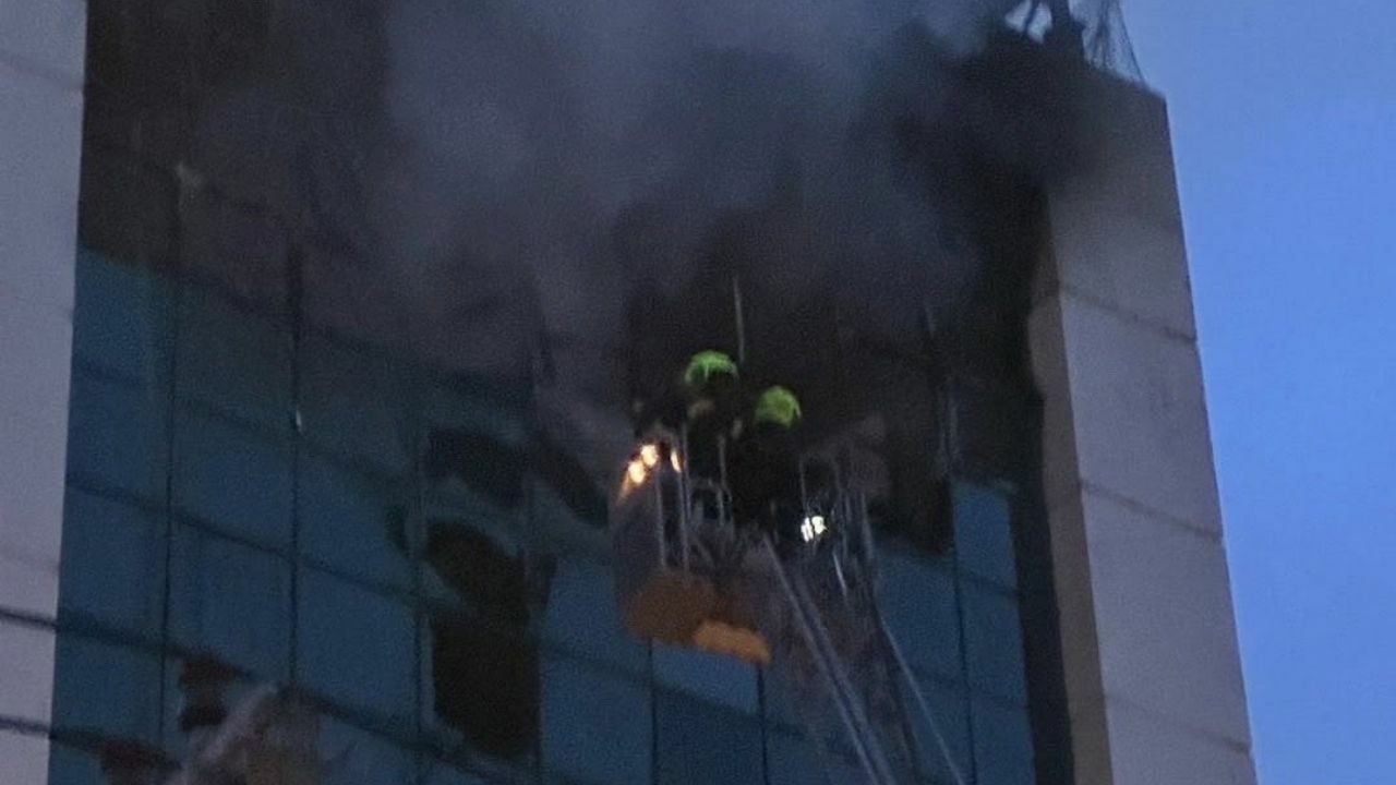 Fire erupts on sixth floor of building in Sukhumvit