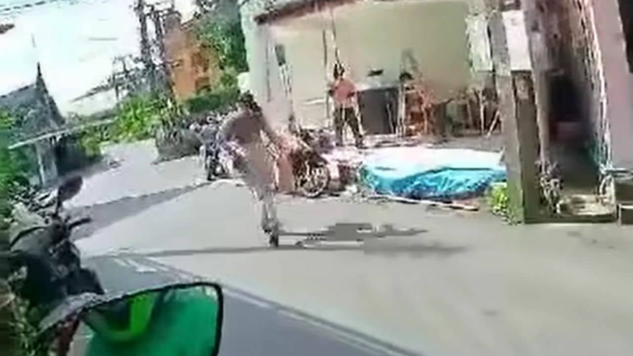 Phuket woman runs from Grab rider after fake cash promise | News by Thaiger