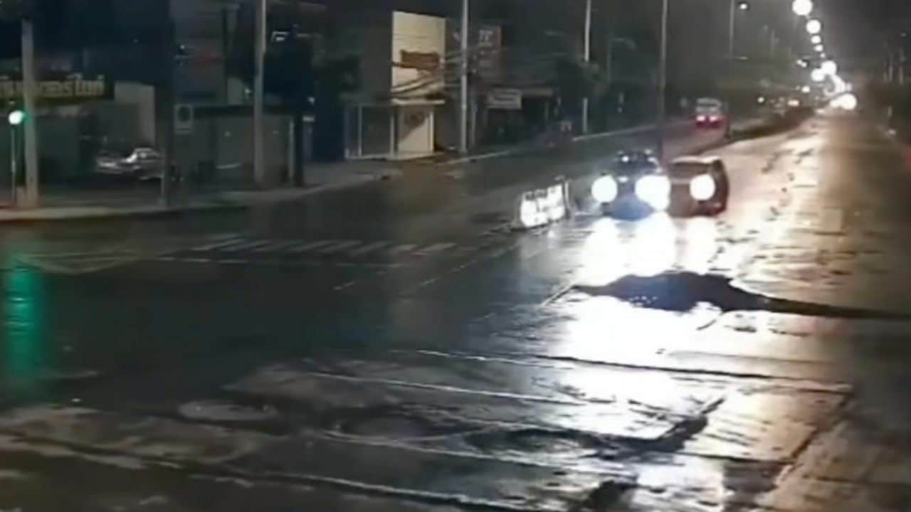 Comedian crashes and escapes compensation