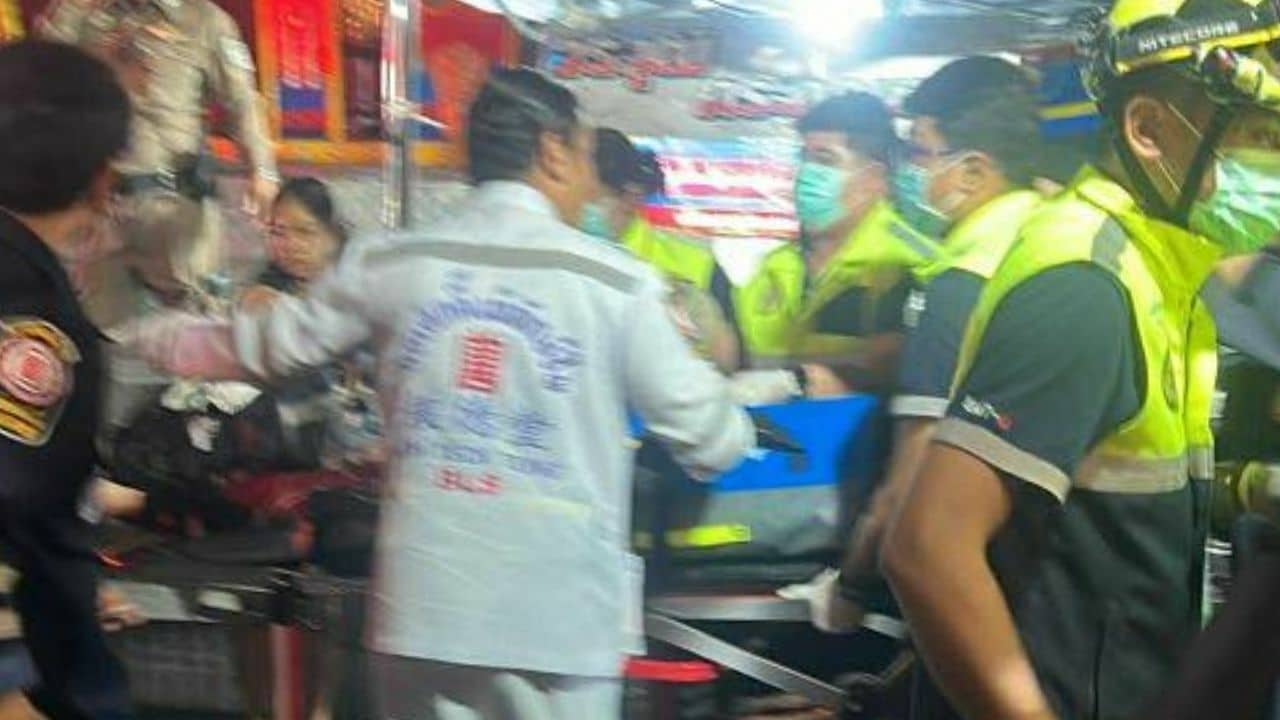 Thai girl lost consciousness after playing Viking ride