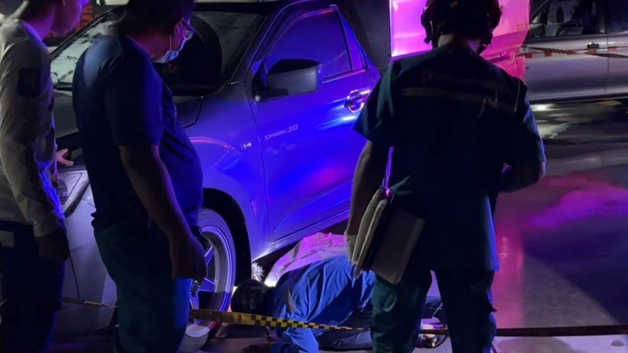 Pickup driver drags body of motorcyclist in Kampaengphet