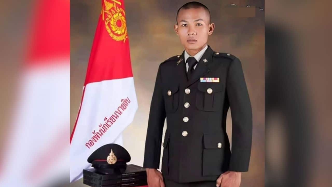 Thai soldier lost leg at border