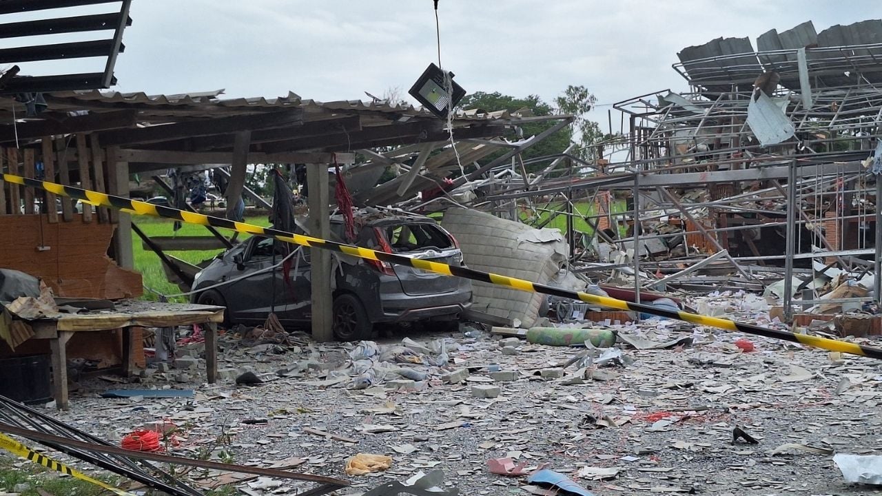 nine people killed in firecracker explosion