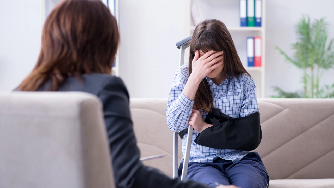Tips for injured travelers without insurance
