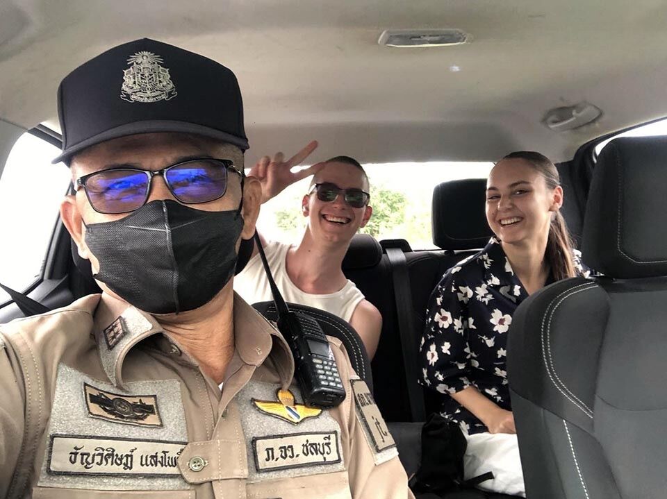Pattaya cops rescue Russians with highway bike push | News by Thaiger