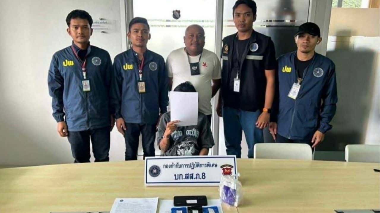 Woman caught red-handed with 600 meth pills in Phang Nga
