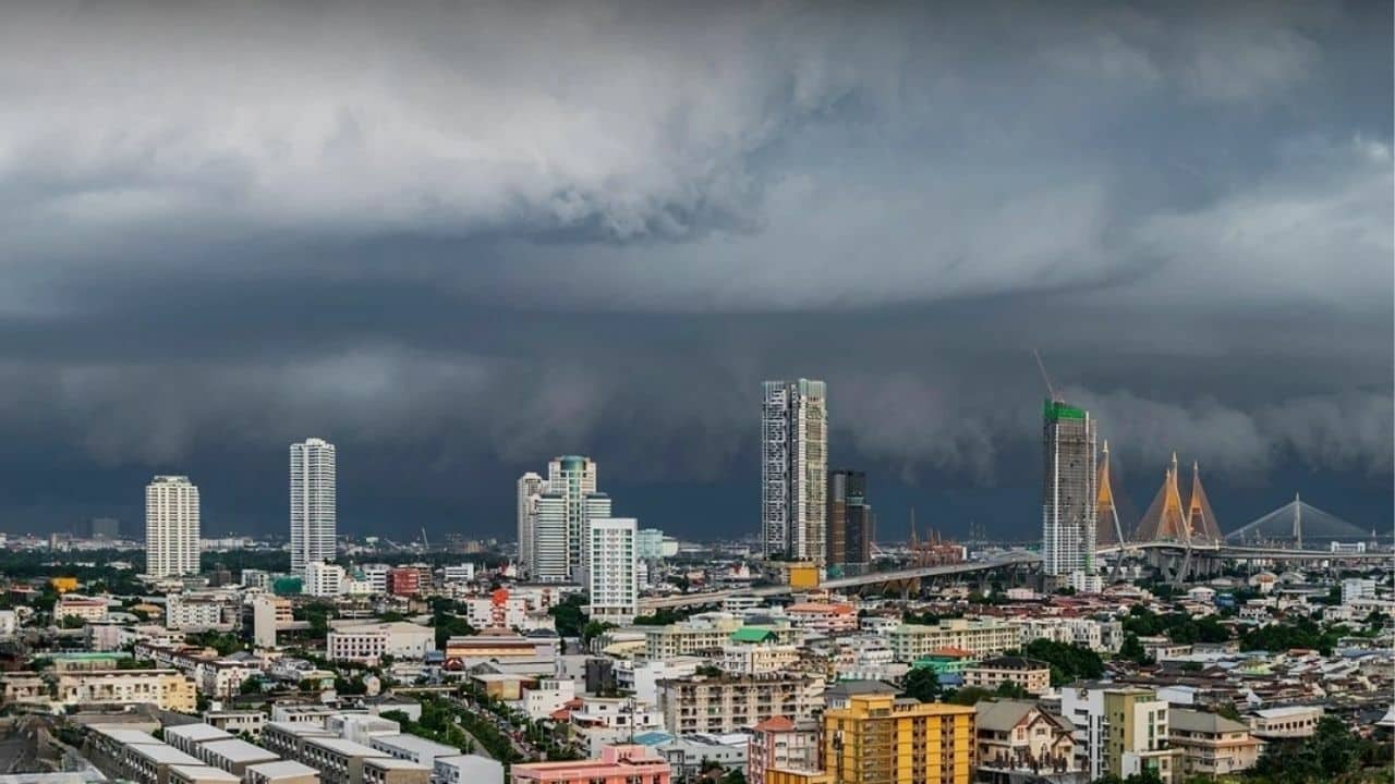 Heavy rain and thunderstorms trigger flood warning in Thailand