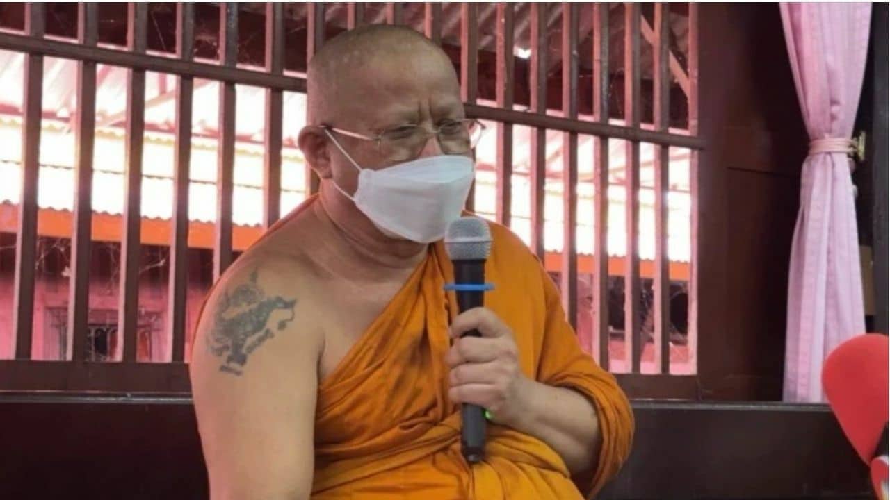 Ayutthaya abbot scammed, loses 120k baht to call centre gang