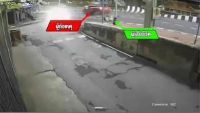 Bangkok Mini Cooper driver flees motorcycle hit-and-run, 1 dead (video)