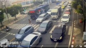 Student survives bus collision at Bangkok pedestrian crossing (video)