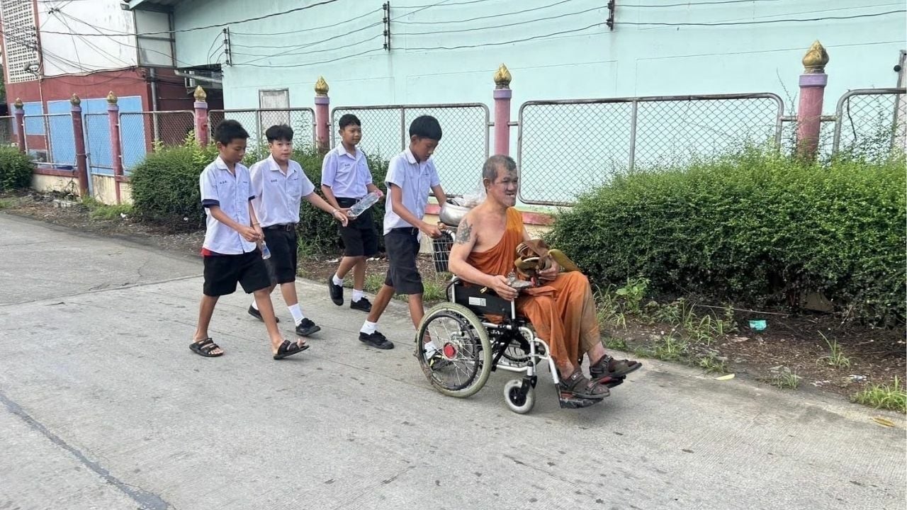 Nonthaburi monk rescued after wheelchair falls into canal