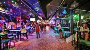 Booze bonanza: Phuket bars cleared to serve on holidays