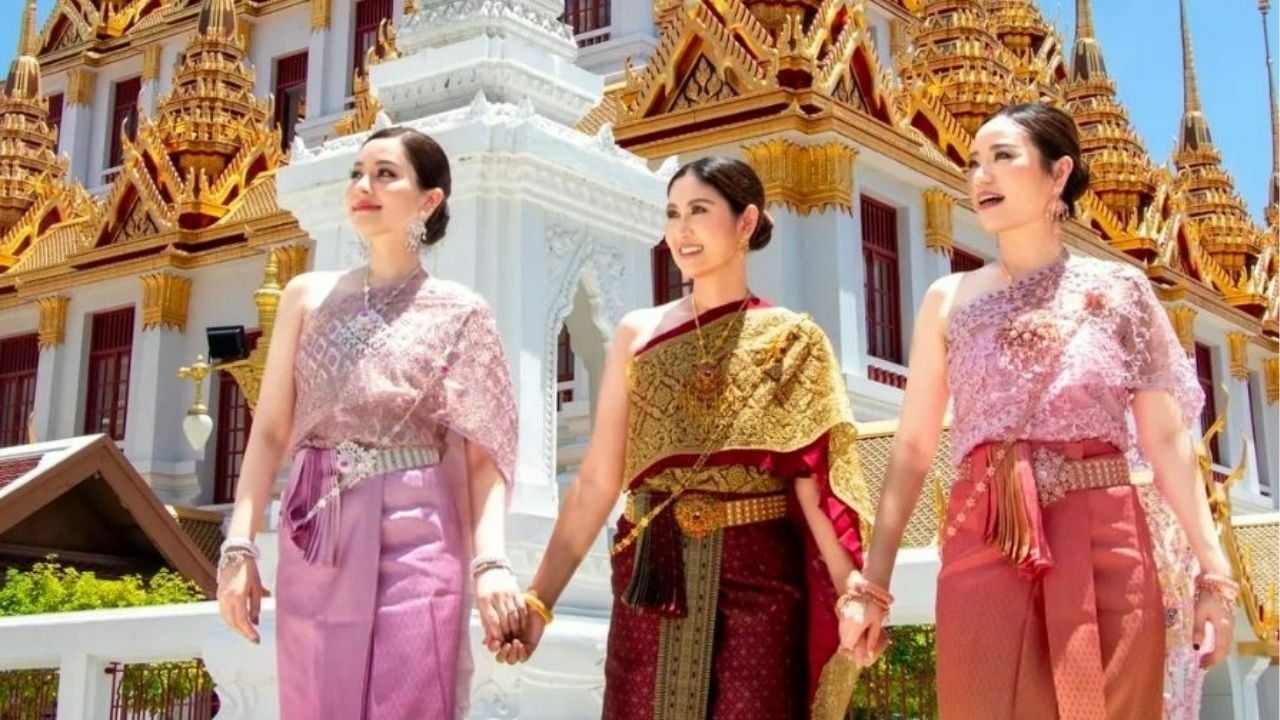 Thailand nominates traditional dress for UNESCO heritage status