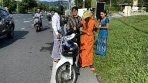 Close shave: Phuket cops rescue woman after scarf snags (video)