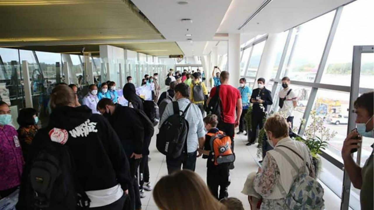 Rushin’ back! Russian tourists flock to Thailand despite global turmoil | Thaiger