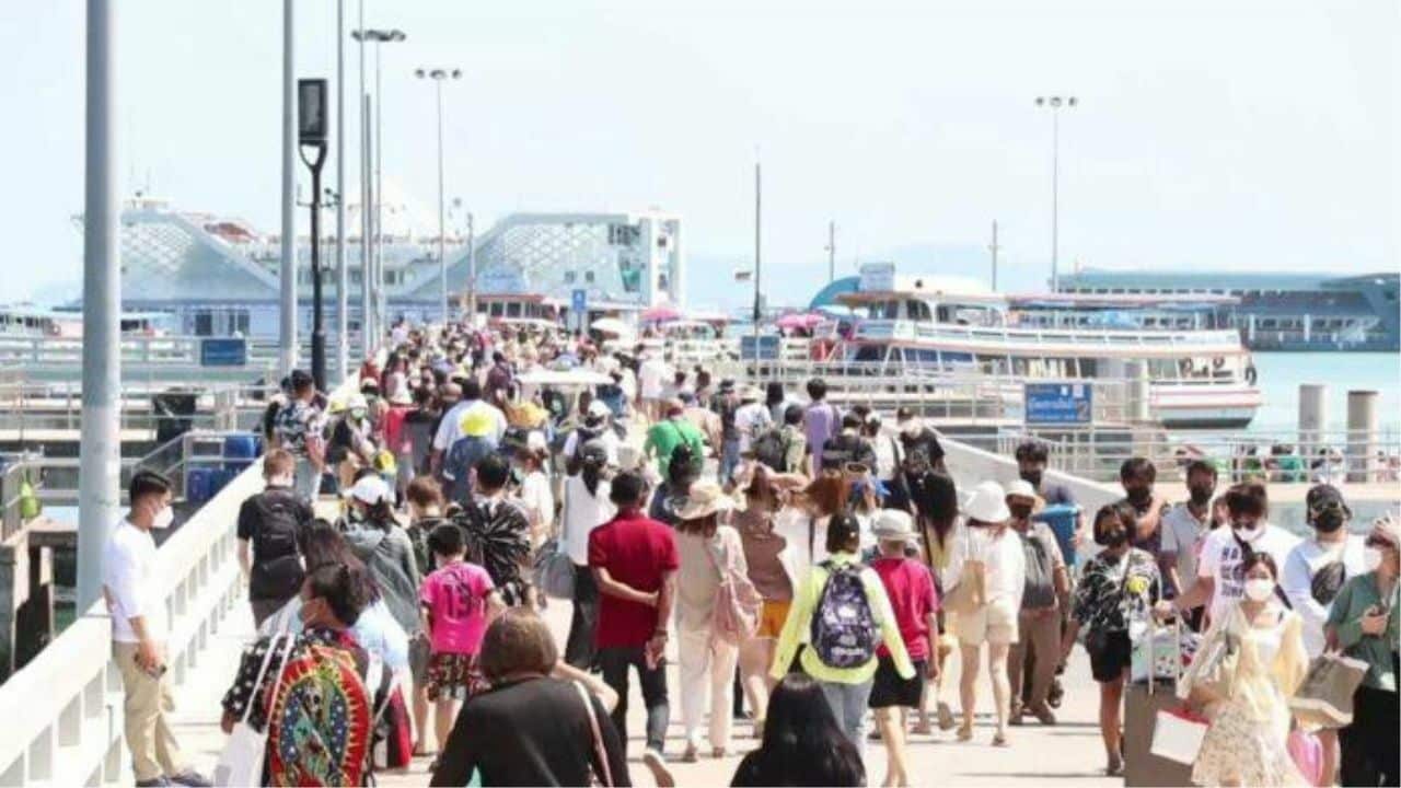 Thailand puts brakes on 300 baht tourist fee | Thaiger
