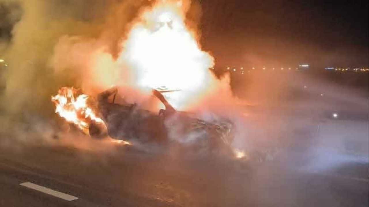 Hot wheels: Fire destroys Mercedes-Benz on Bangkok expressway | Thaiger