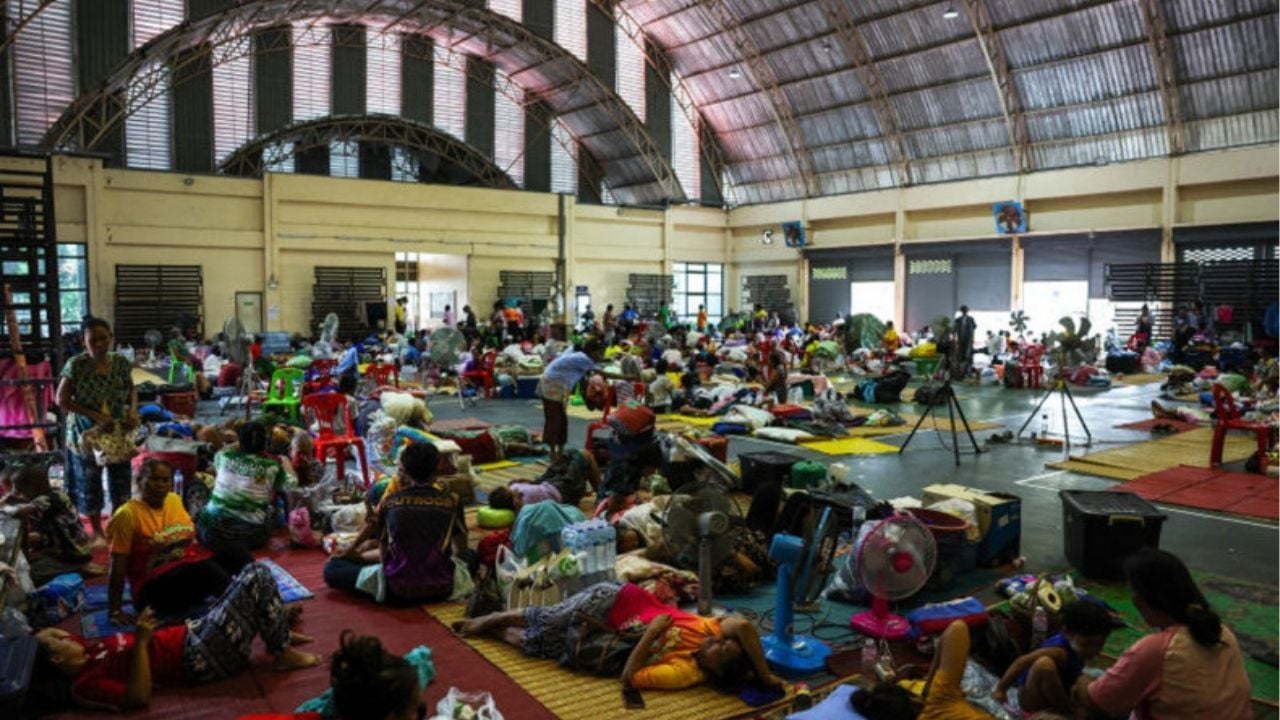 Thailand evacuates 100,000 amid Cambodia border clashes | Thaiger