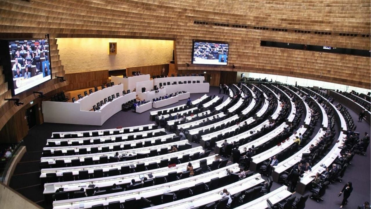 Thai House passes amnesty bills but snubs lese majeste cases