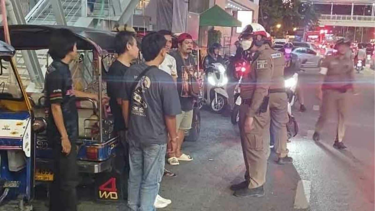 Tuk tuk blitz nets 800 drivers in Bangkok mall clampdown