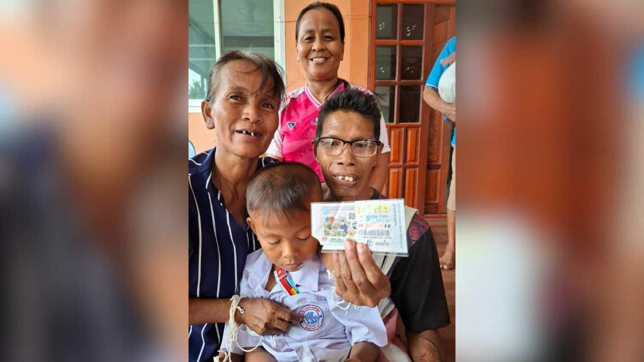 Family scoops 6 million baht jackpot in Thai lottery