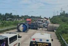 Driver dozes off: 18-wheeler chaos clogs Chon Buri highway