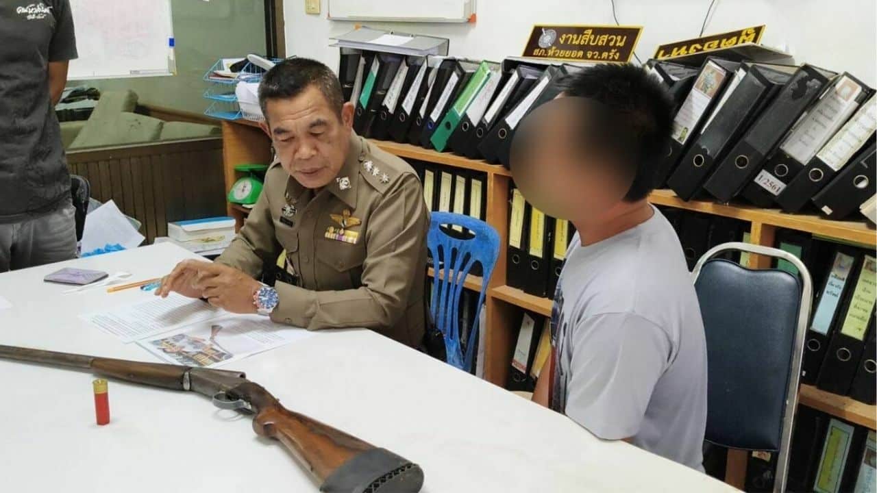 Contractor kills knife-wielding man in Trang shootout