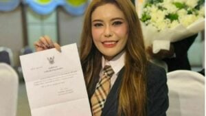 Senator faces 10 years jail for using false professor title