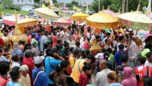 Ordination ceremony in Suphan Buri draws lottery interest